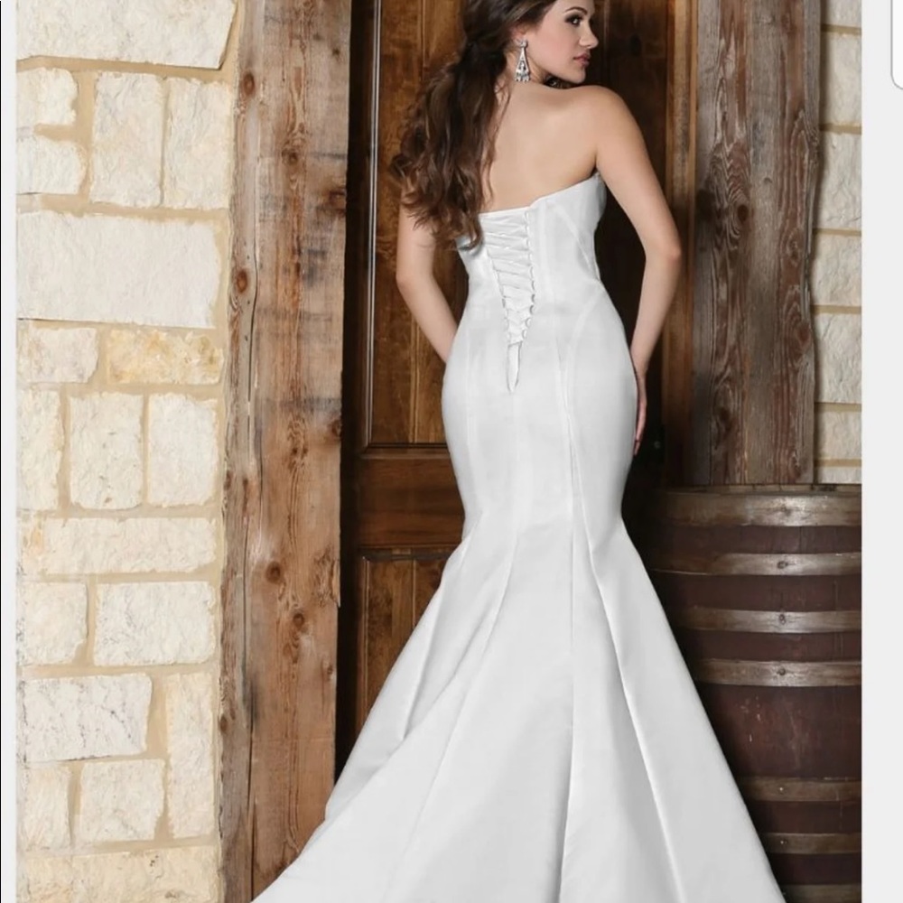 Beautiful Ivory Wedding Dress